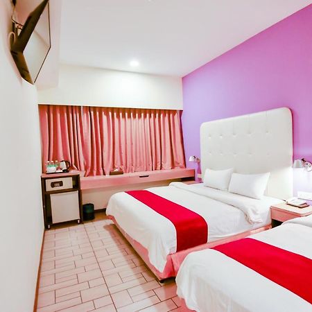 Lumut Suites Bagian luar foto