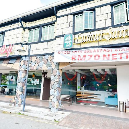 Lumut Suites Bagian luar foto