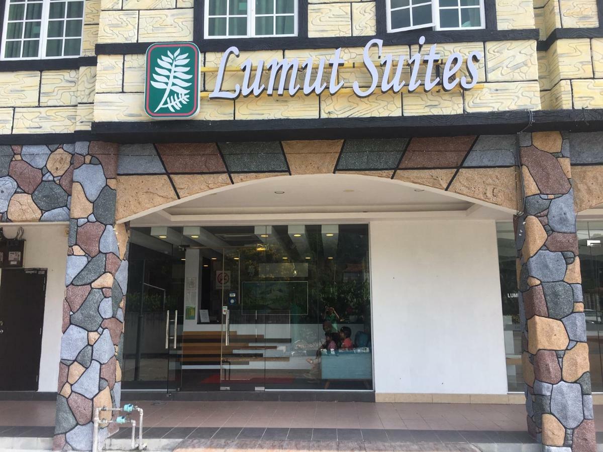 Lumut Suites Bagian luar foto