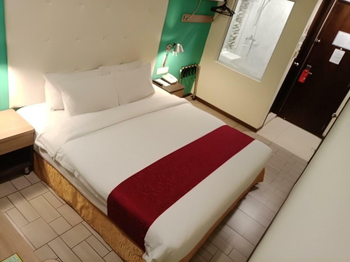 Lumut Suites Bagian luar foto