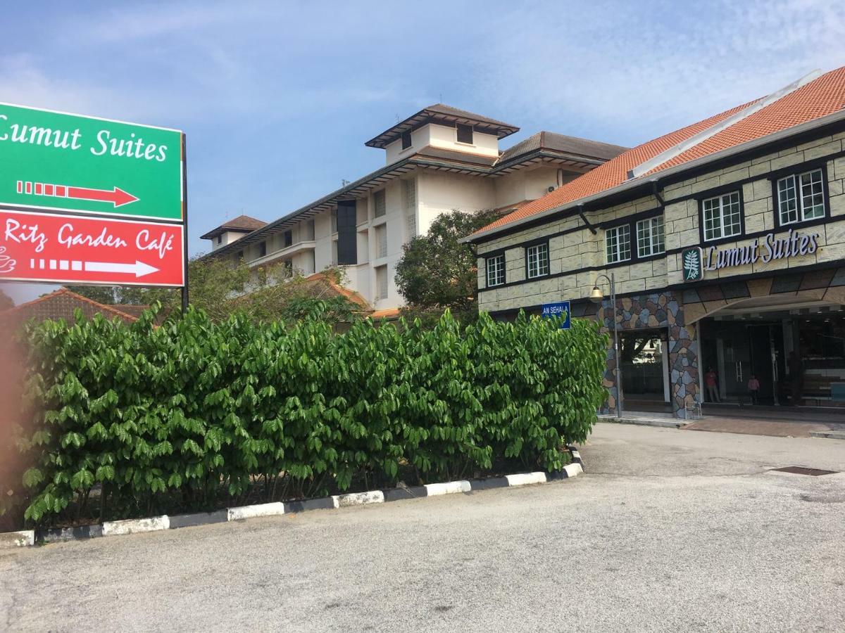 Lumut Suites Bagian luar foto