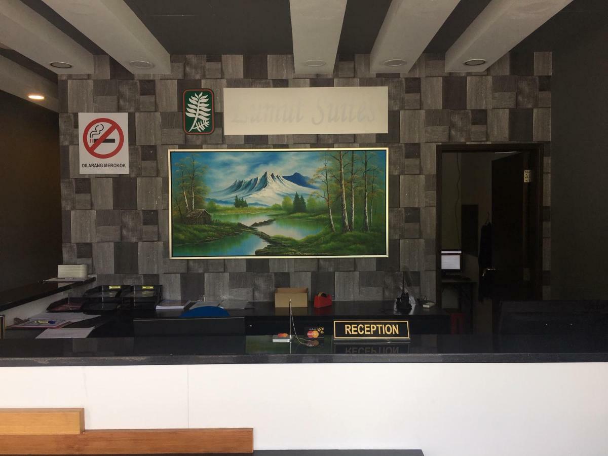 Lumut Suites Bagian luar foto
