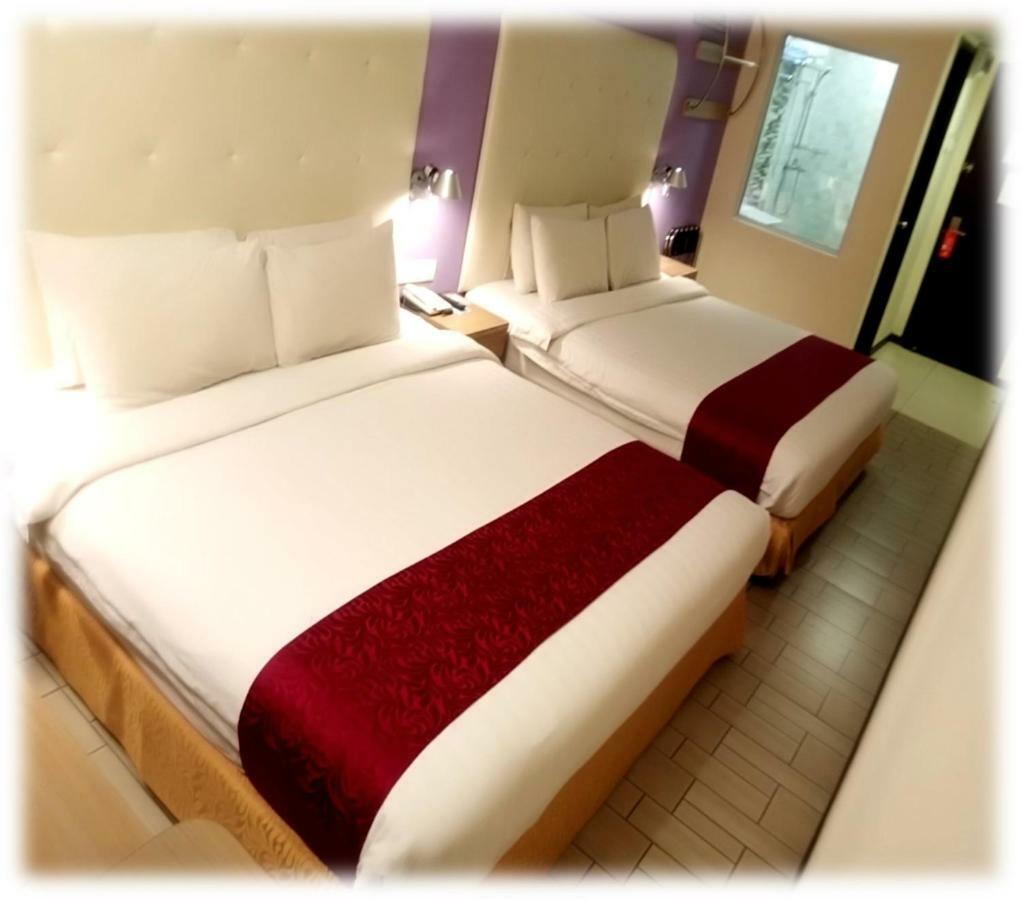Lumut Suites Bagian luar foto