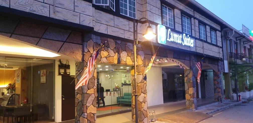 Lumut Suites Bagian luar foto
