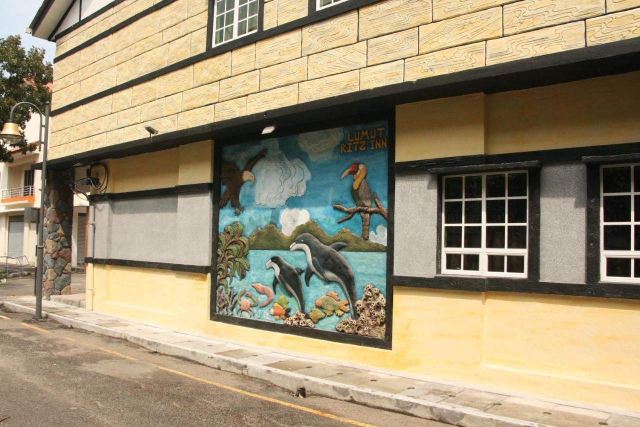 Lumut Suites Bagian luar foto
