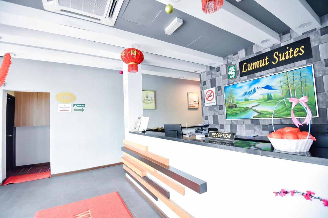Lumut Suites Bagian luar foto