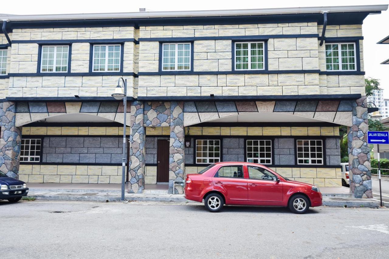Lumut Suites Bagian luar foto