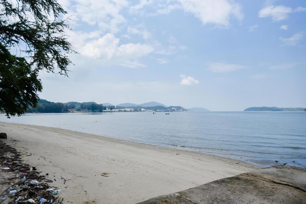 Lumut Suites Bagian luar foto
