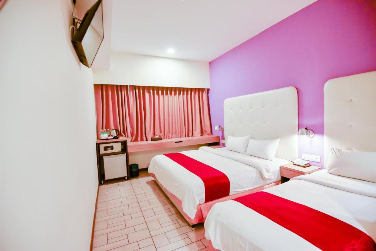 Lumut Suites Bagian luar foto