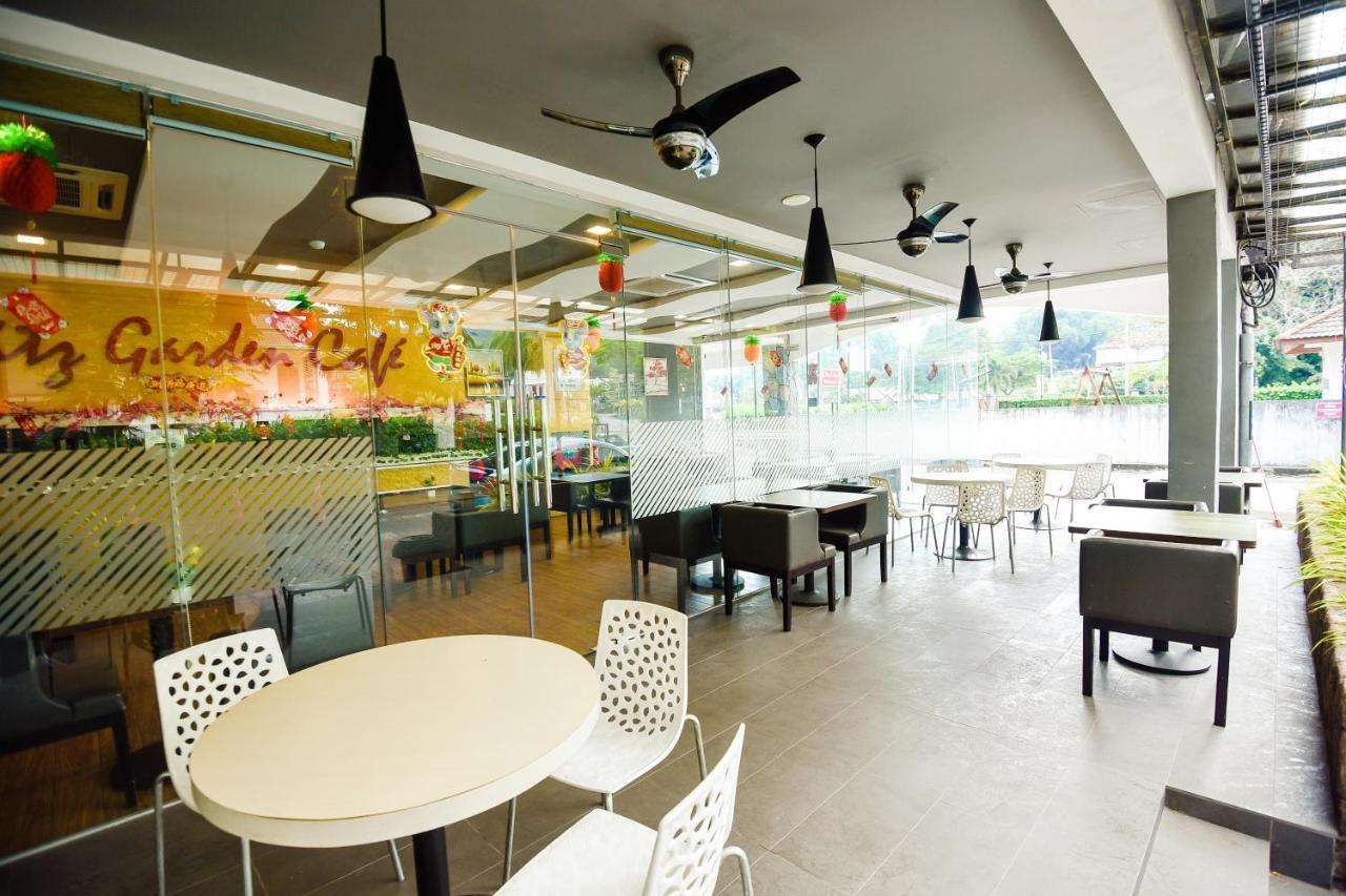Lumut Suites Bagian luar foto