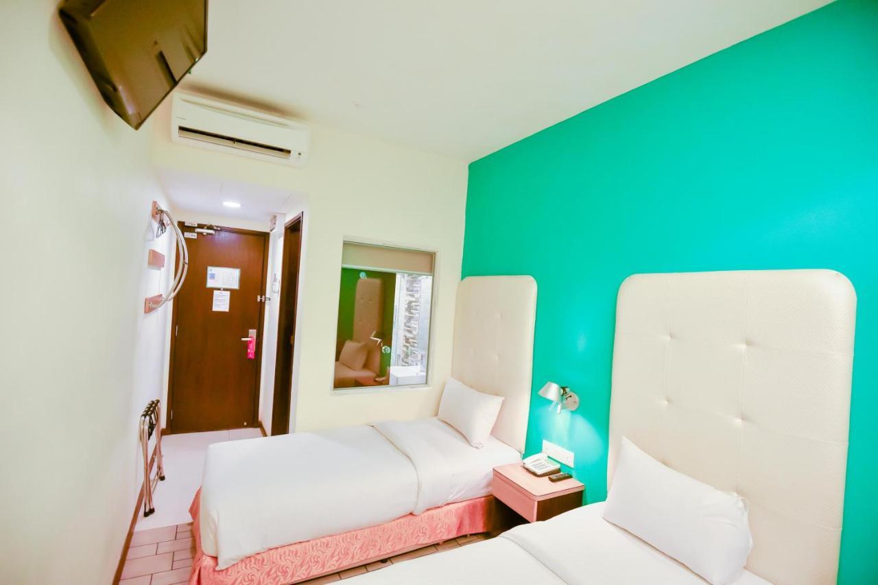 Lumut Suites Bagian luar foto
