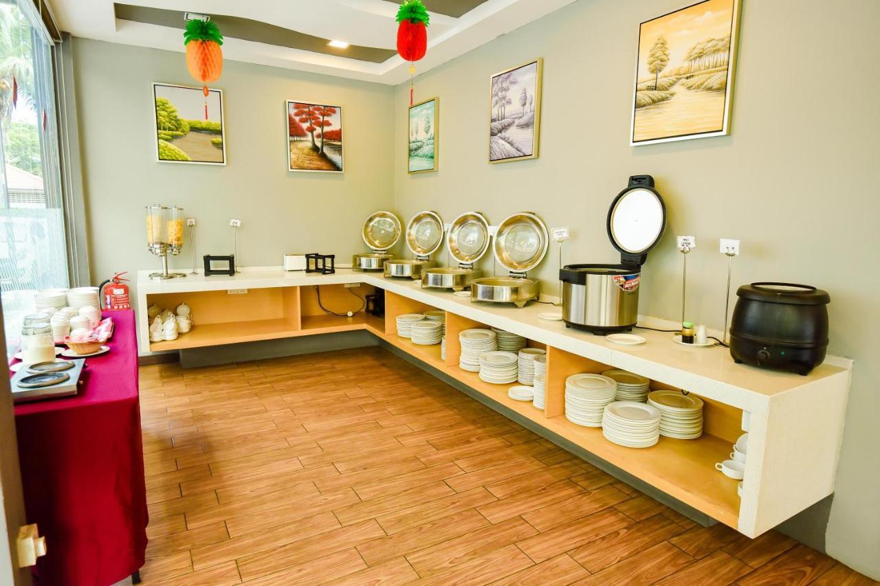 Lumut Suites Bagian luar foto