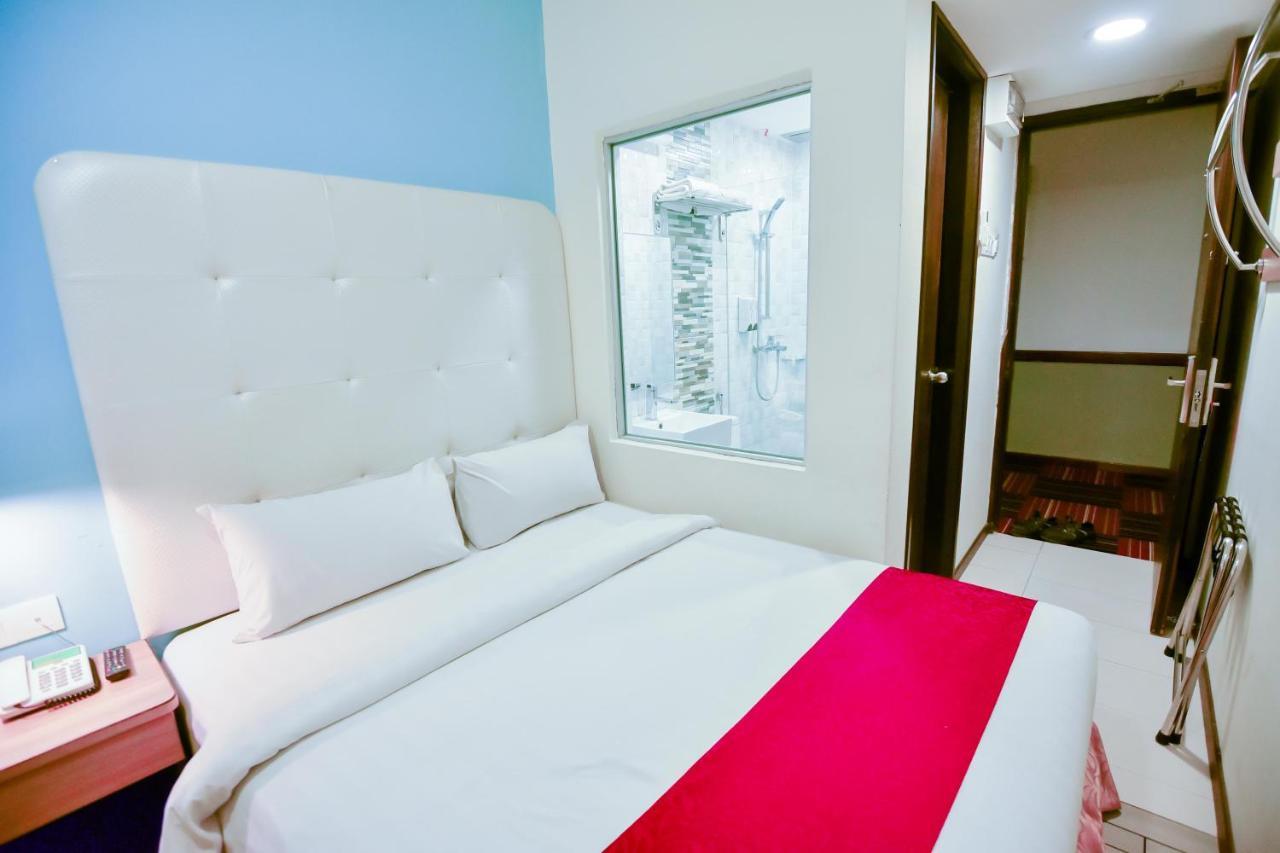 Lumut Suites Bagian luar foto