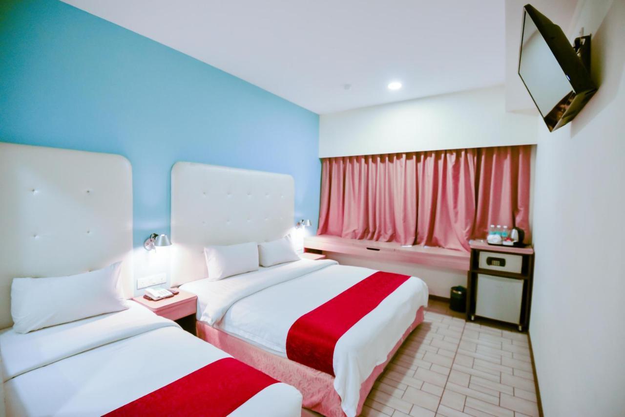 Lumut Suites Bagian luar foto