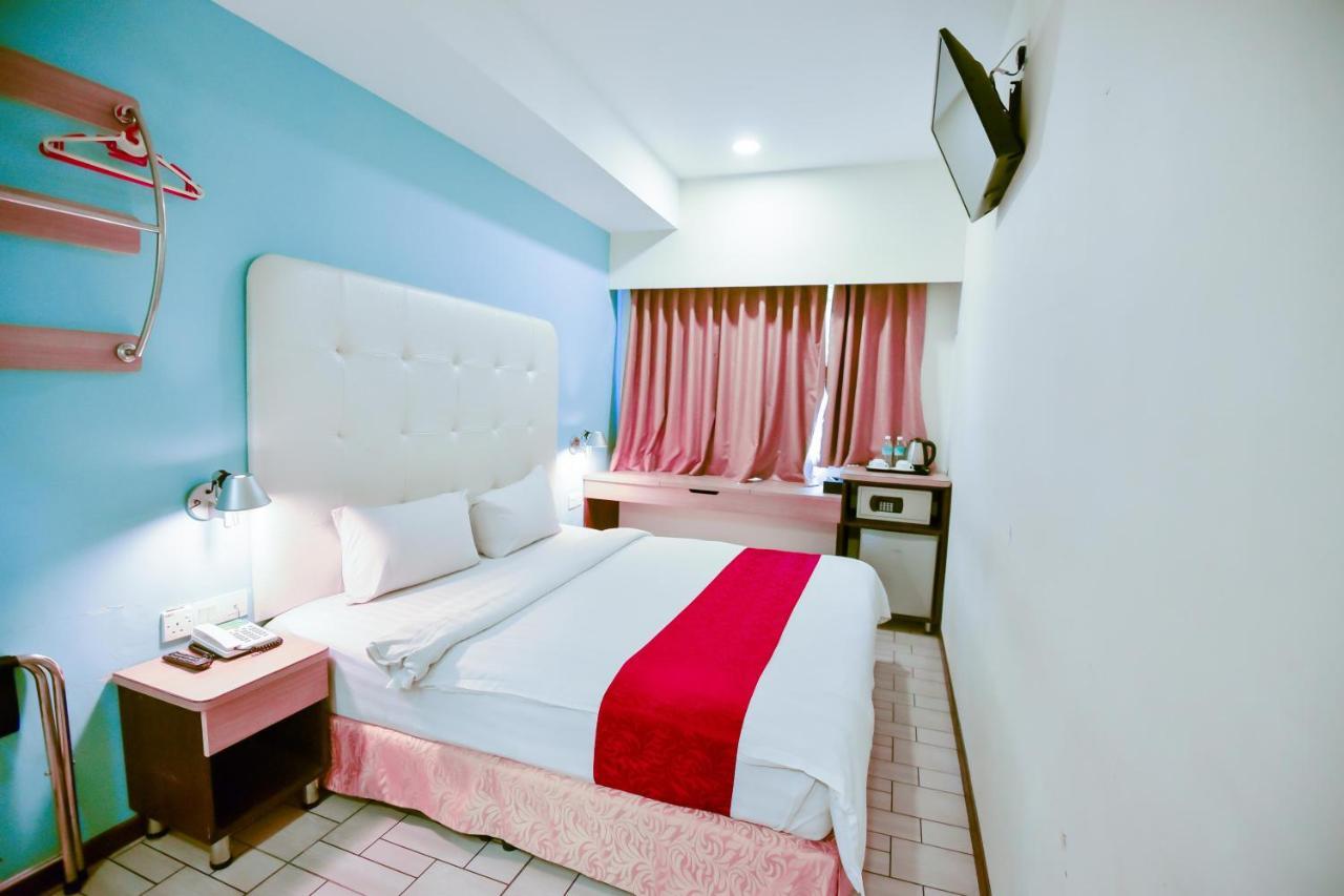Lumut Suites Bagian luar foto