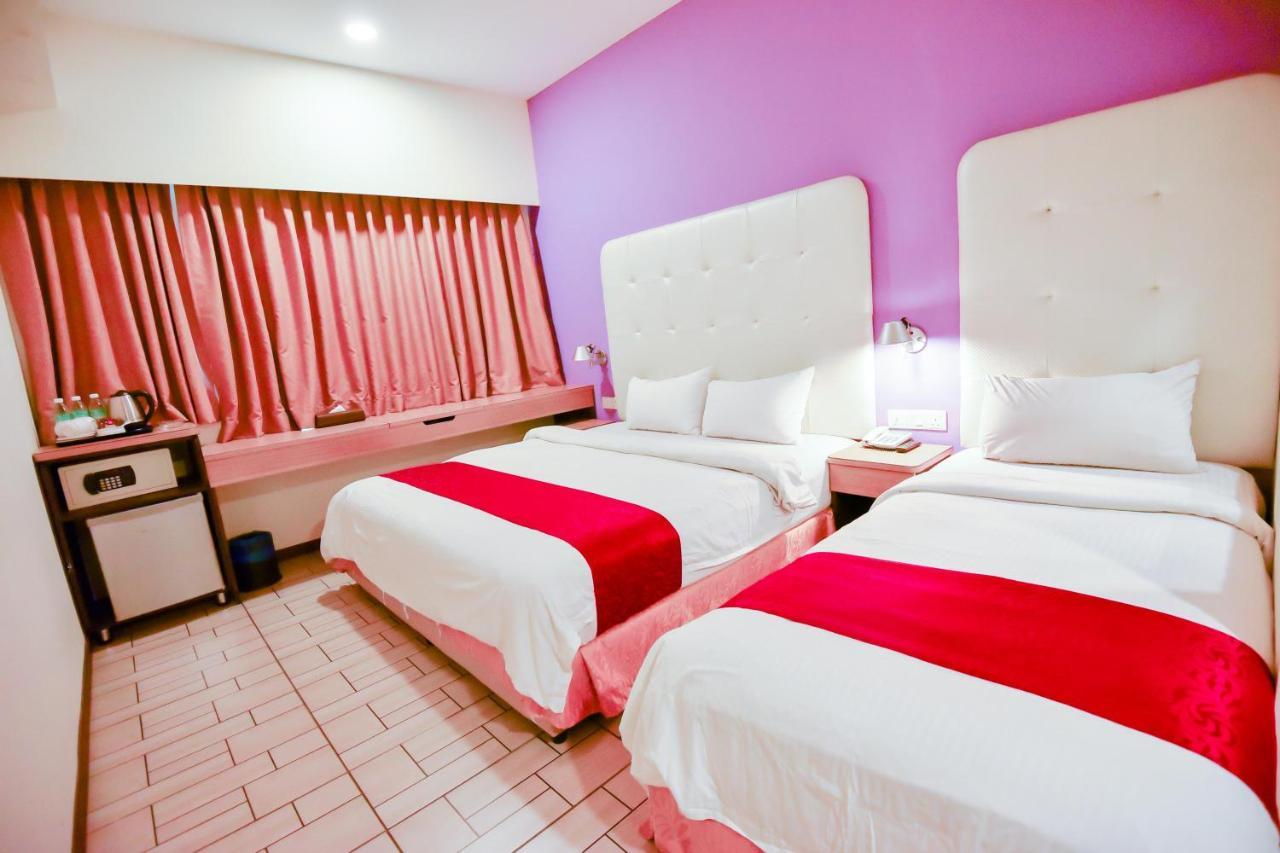 Lumut Suites Bagian luar foto