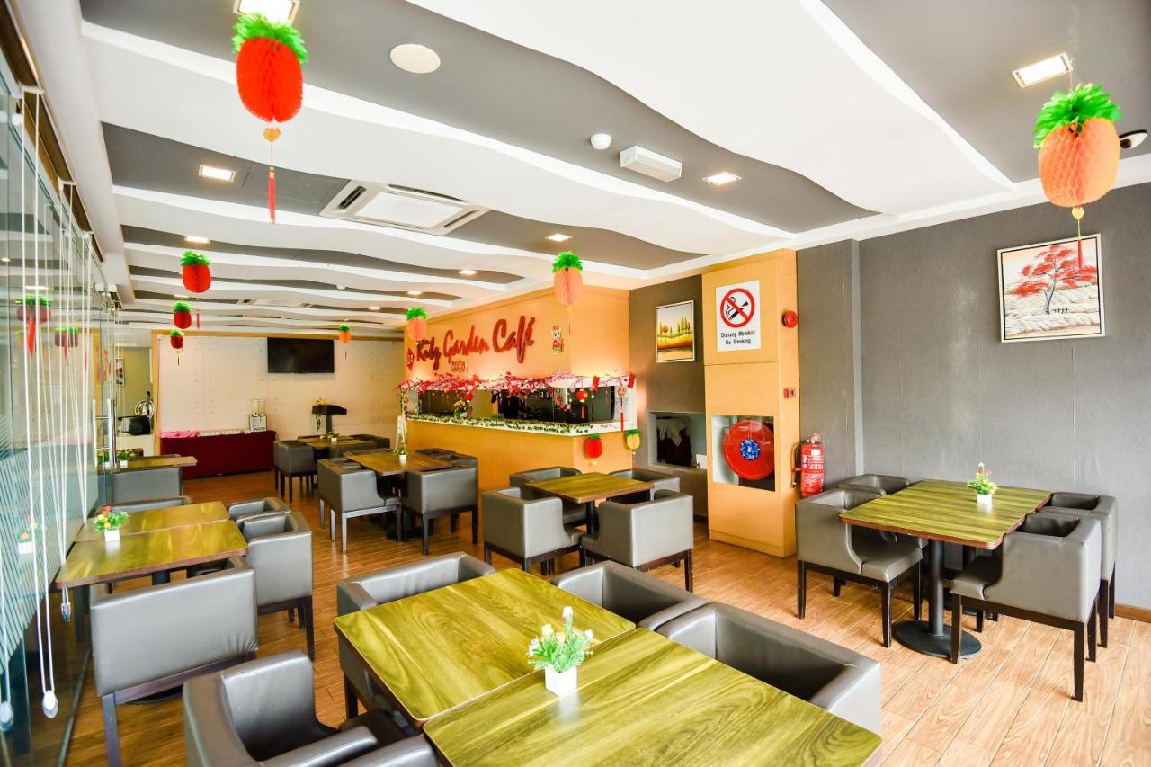 Lumut Suites Bagian luar foto